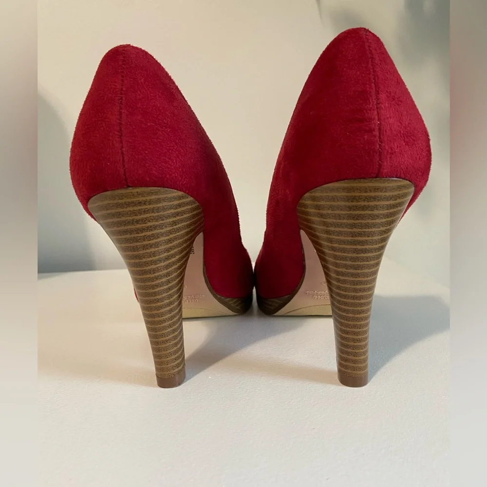 FIONI RED SUEDE PLATFORM HEELS